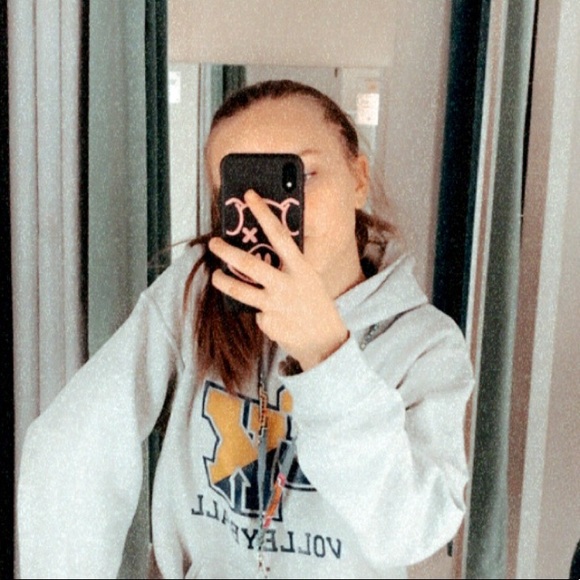 Arissa Hinish - Poshmark Profile Picture of Arissa Hinish (@arissajo) on Poshmark