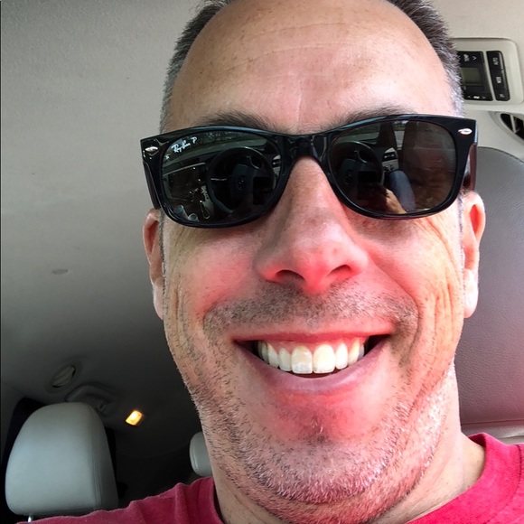 Profile Picture of Aaron Deedon (@adeedon) on Poshmark