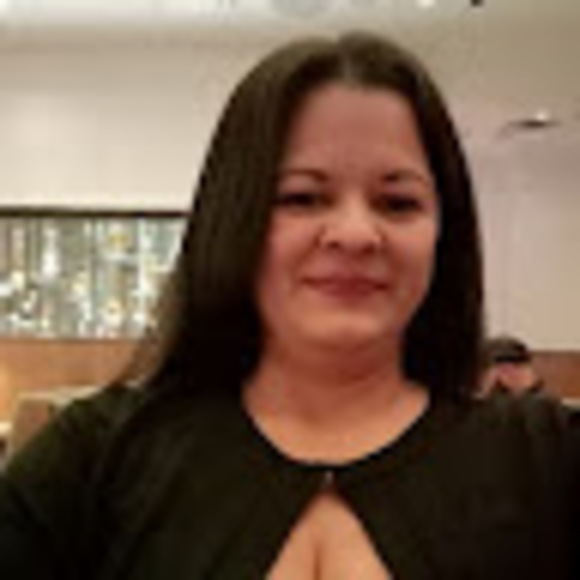 Profile Picture of Karina Velasquez (@karinav2106) on Poshmark