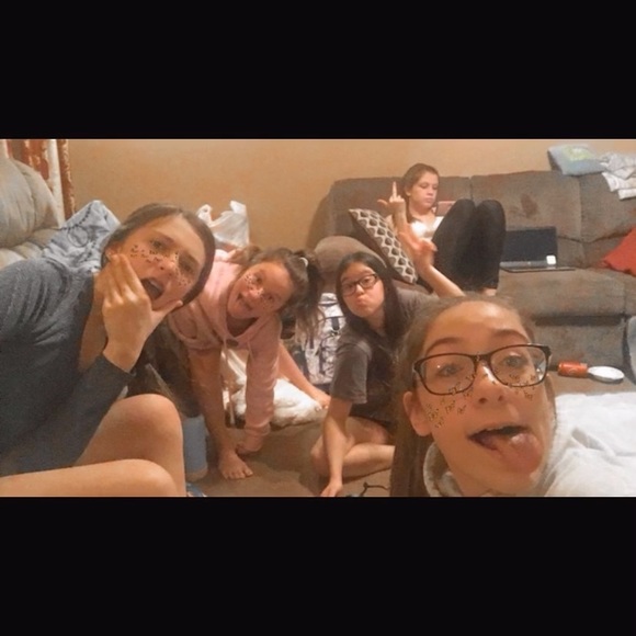 Profile Picture of Tori Surges (@victoriasurges) on Poshmark