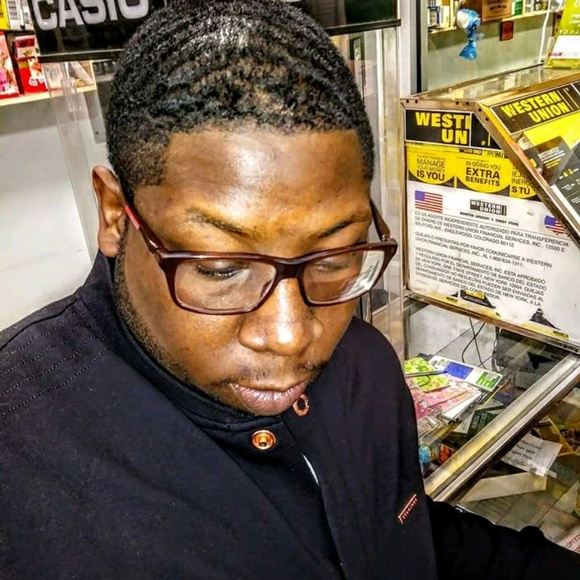Profile Picture of Ronald Hardnett (@seannron) on Poshmark