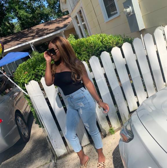 Profile Picture of Samantha Longmire (@nicole1567) on Poshmark