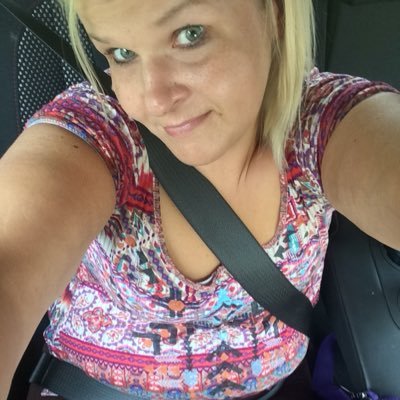 Profile Picture of Tara Leach (@WeezyGurl122786) on Twitter