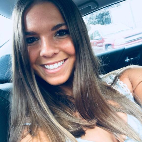 Profile Picture of Danielle Molisani (@dmolisani) on Poshmark