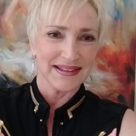 Profile Picture of Joan Bailin (@joanb3254) on Poshmark