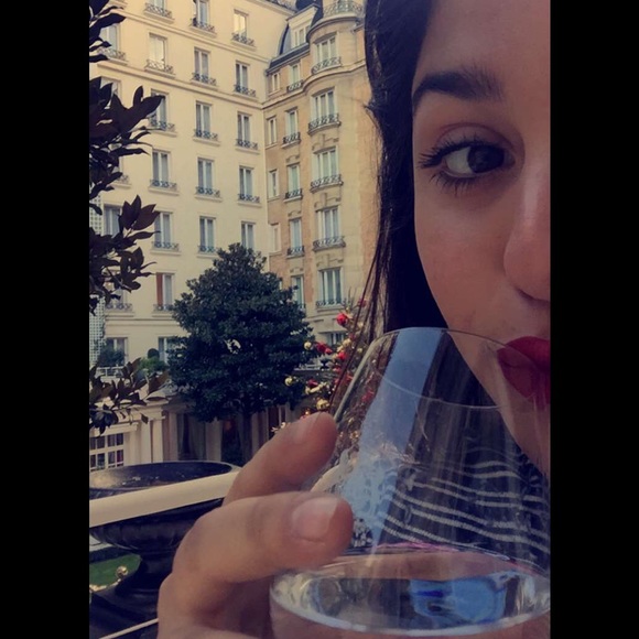 Profile Picture of Daniela Luna (@lunita1398) on Poshmark