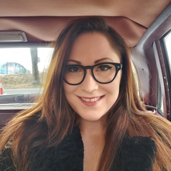 Profile Picture of Jessica Couturiaux (@couturiaux) on Poshmark