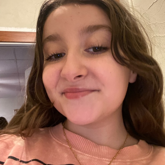 Profile Picture of Aliana Pavao (@alianapavao) on Poshmark