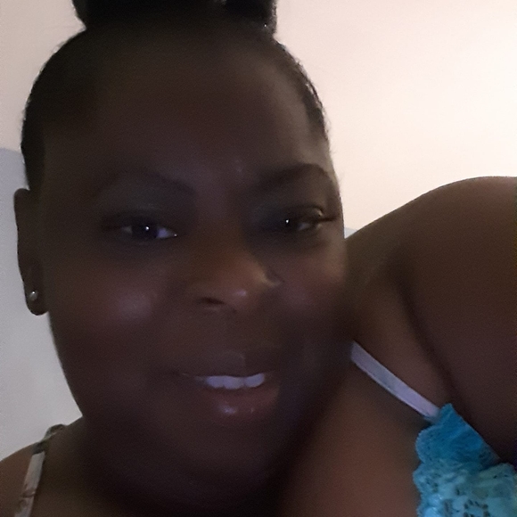 Profile Picture of Veronica Bryant (@veronicabrya842) on Poshmark