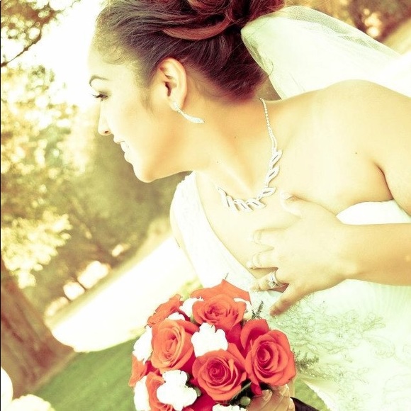 Profile Picture of Cecelia Flores (@ceceliaf916) on Poshmark