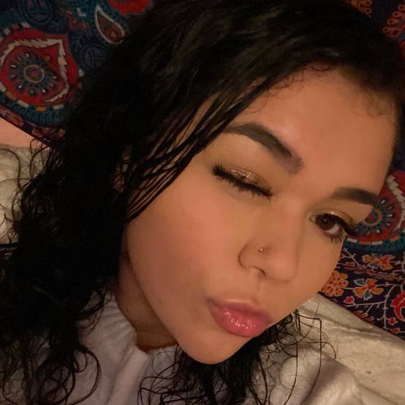 Profile Picture of Crystal Calderon (@crystalcalde670) on Poshmark