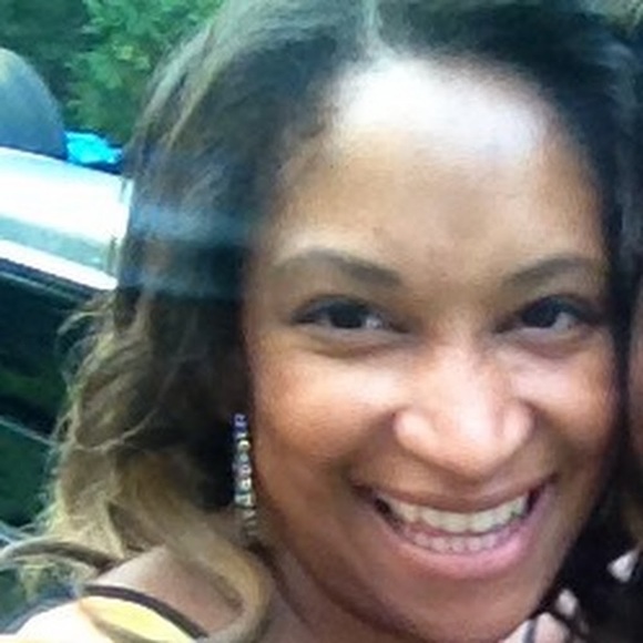 Profile Picture of Latisha Silvera (@latishasilvera) on Poshmark