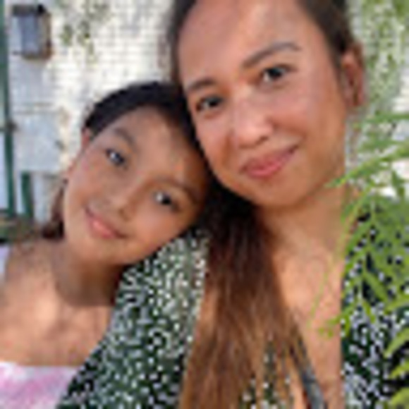 Profile Picture of Gianina Gianzon (@gianinagg) on Poshmark