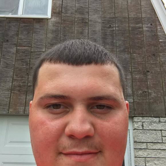 Profile Picture of Austin Hoilman (@turnupgetlit) on Poshmark