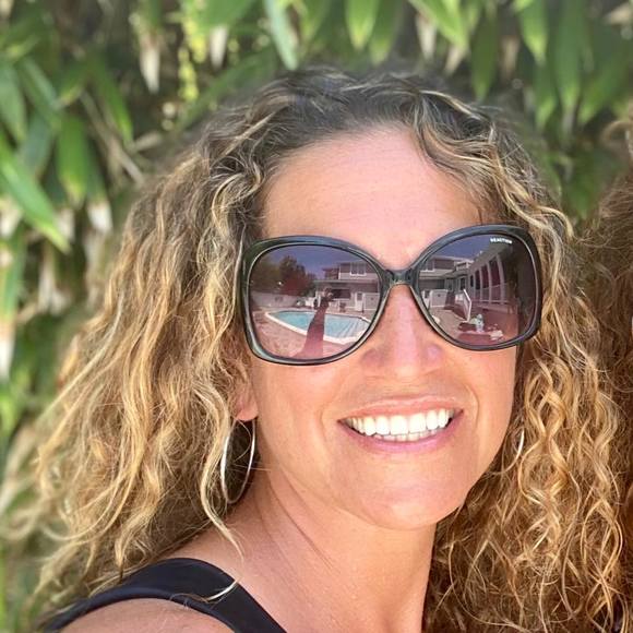 Profile Picture of Natalie Zecchino (@natalie_amato13) on Poshmark