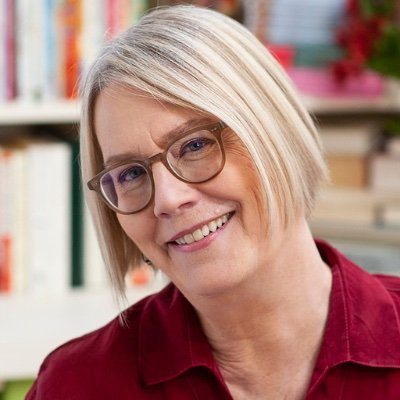 Profile Picture of Sarah Weeks (@AuthorWeeks) on Twitter