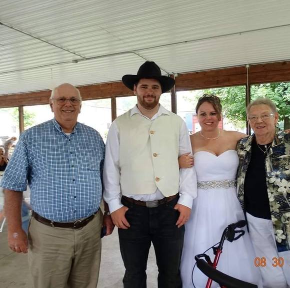 Profile Picture of Danae Steinberger (@danae635) on Poshmark