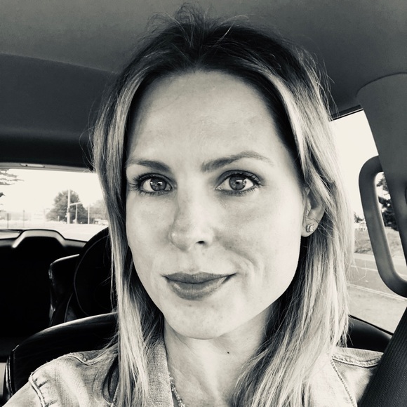 Profile Picture of Kelly Koski (@kellyakoski) on Poshmark