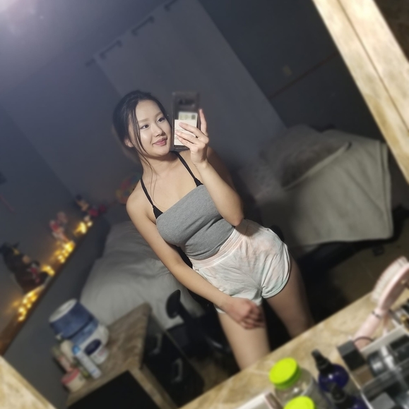 Profile Picture of Zouapa Lee (@zouapalee4) on Poshmark