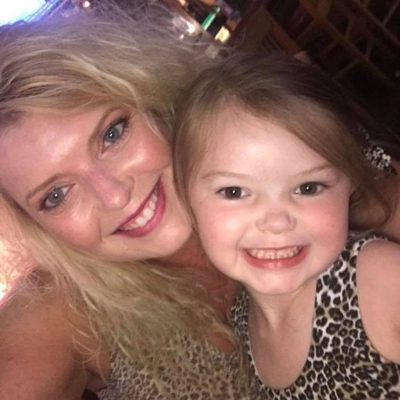 Profile Picture of Leigh Yocum (@laysalon) on Poshmark