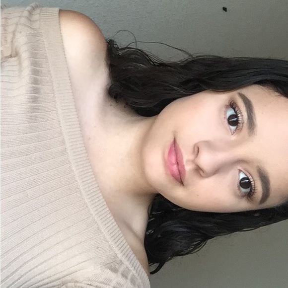 Profile Picture of Jholeny Castro (@jholenyc) on Poshmark