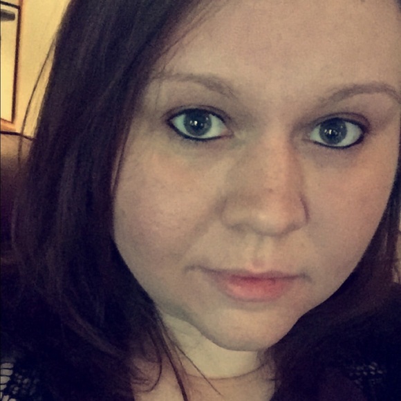 Profile Picture of Mandy Wright (@mawright346) on Poshmark