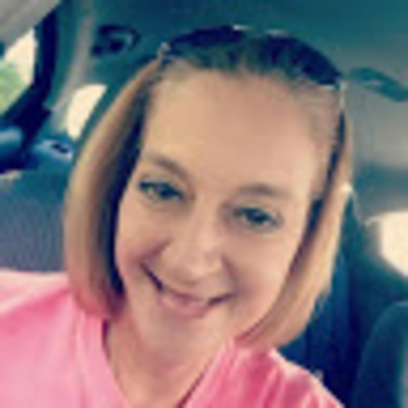 Profile Picture of Kim Mcvey (@kimbell115) on Poshmark