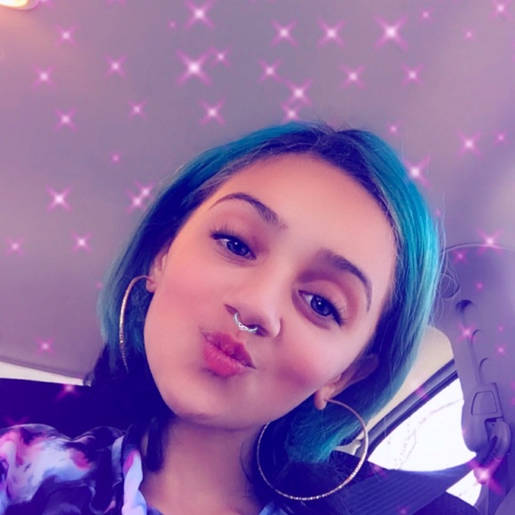 Profile Picture of Rosa Irizarry (@ririzarry1206) on Poshmark