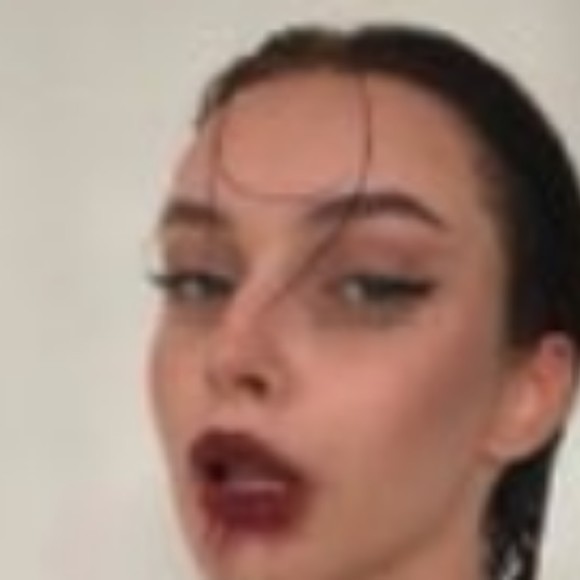 Profile Picture of Edee John (@edee78ti865) on Poshmark