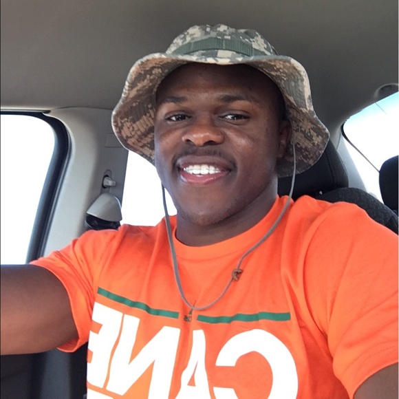 Profile Picture of Isaiah Wallace (@zhayetoven) on Poshmark