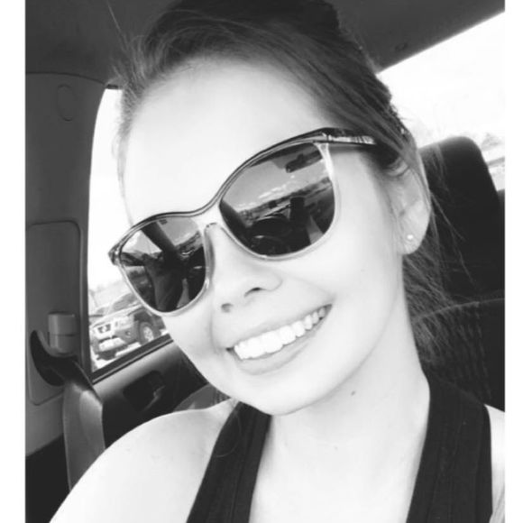 Stephanie Wimsett - Poshmark Profile Picture of Stephanie Wimsett (@stephaniemax) on Poshmark