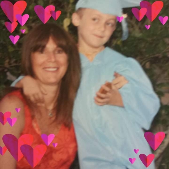 Profile Picture of Dee Fischer (@fishdee) on Poshmark