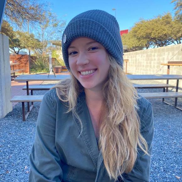 Profile Picture of Lexi Hillesheim (@lexihillesheim) on Poshmark