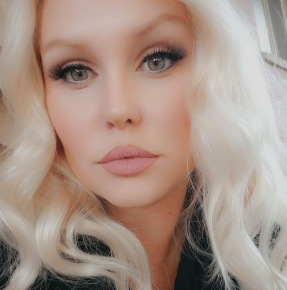 Profile Picture of Lauren Quinn (@laurenquinny) on Poshmark