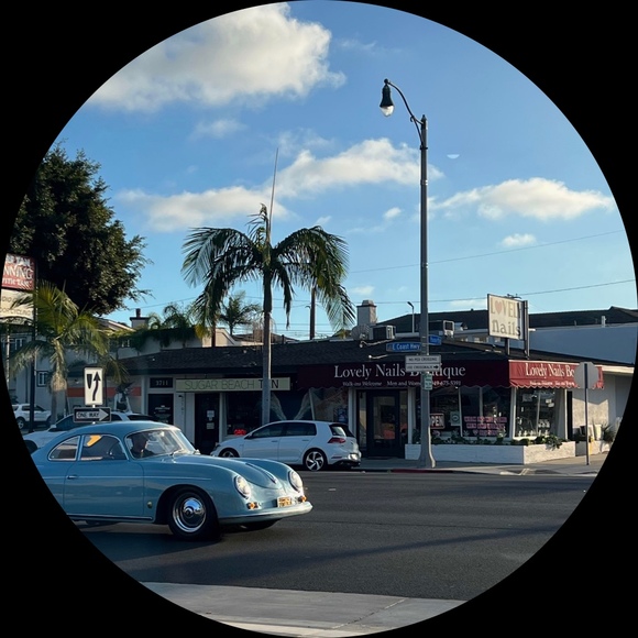 Profile Picture of Elle Ozder (@elleozder) on Poshmark