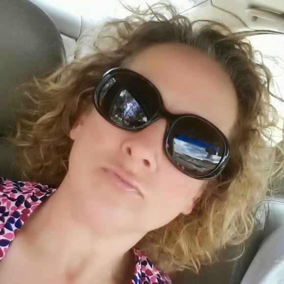 Profile Picture of Mitzi Hess (@paigie10) on Poshmark