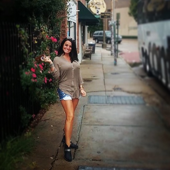 Lea Koogler - Poshmark Profile Picture of Lea Koogler (@leakoogler26) on Poshmark