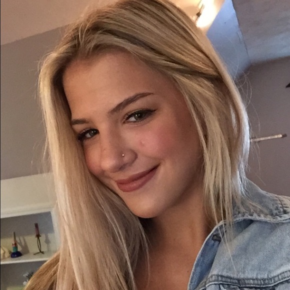 Profile Picture of Claire Dobish (@clairedobish) on Poshmark
