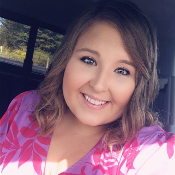 Profile Picture of Ashley Fahner (@amfdawg) on Poshmark