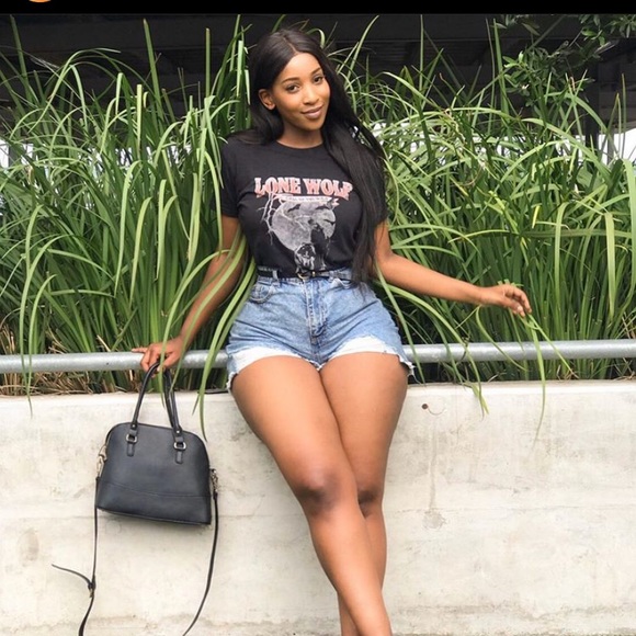 Profile Picture of Stacy James (@jbee053116) on Poshmark