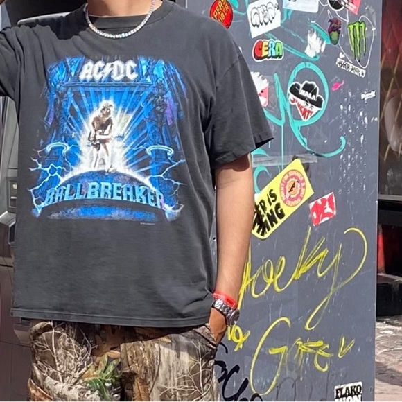 Tony Lozano - Poshmark Profile Picture of Tony Lozano (@tonylozno) on Poshmark