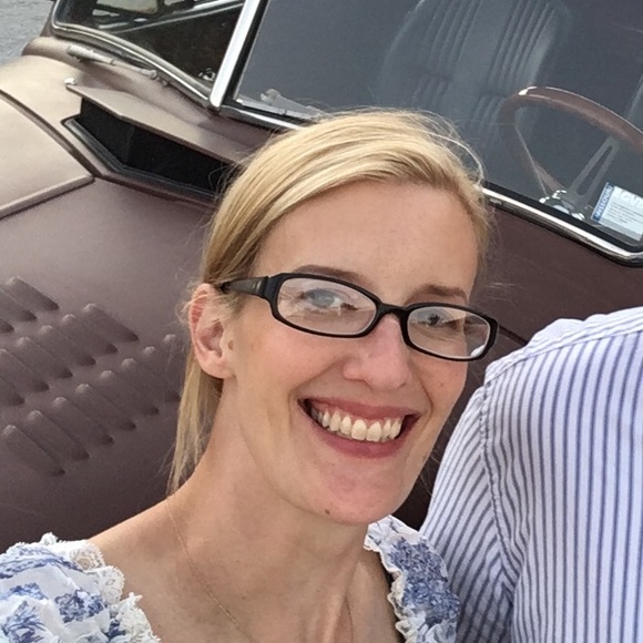Profile Picture of Jennifer Murphy (@eternaloptimist) on Poshmark