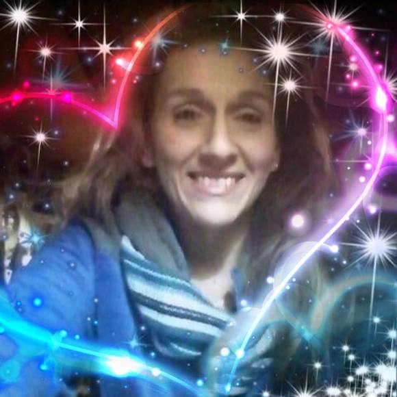 Profile Picture of Amanda Abbott (@monzymirno) on Poshmark