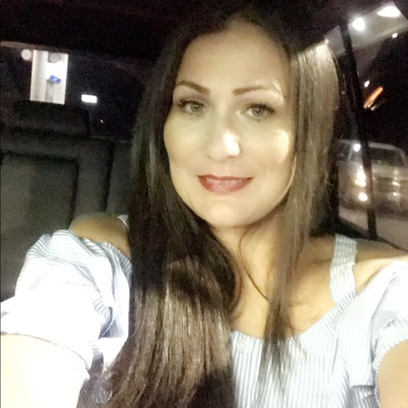 Profile Picture of Arci Ozuna (@arciozuna) on Poshmark