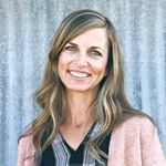 Profile Picture of Lindsey Cheney (@thepleatedpoppy) on Instagram