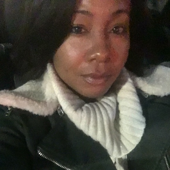 Profile Picture of Nicole Attaway (@serenity_1977) on Poshmark