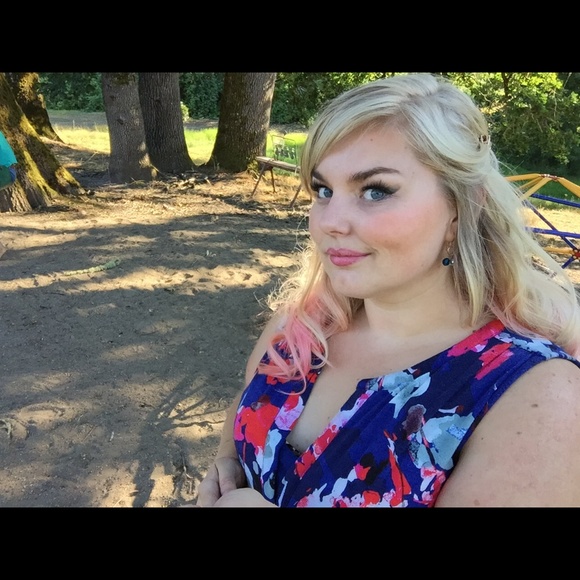 Profile Picture of Jaclyn Dyos (@jdyos) on Poshmark