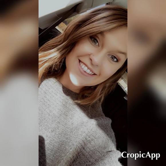 Profile Picture of Haley Logan (@haylo508) on Poshmark