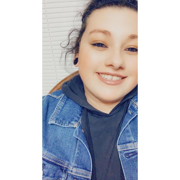 Profile Picture of Jamison Lea (@ladylea7255) on Poshmark