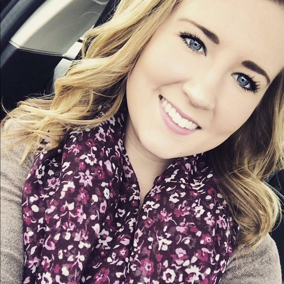 Profile Picture of Haley Marks (@hlm0218) on Poshmark